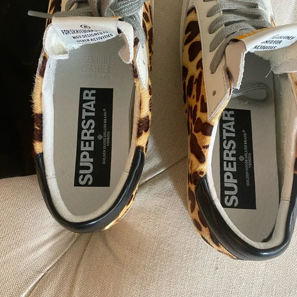 Golden superstars leopard with black star - Picture 2 of 5